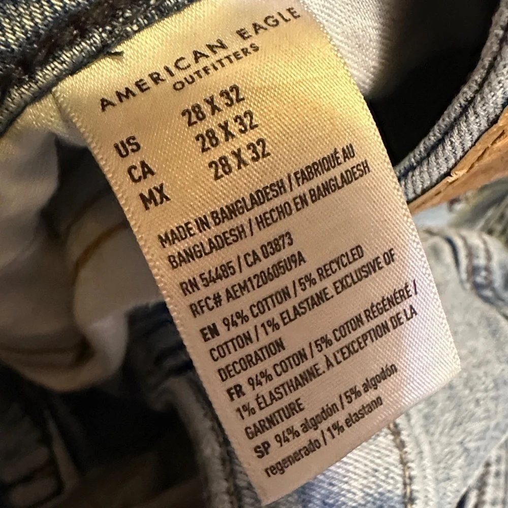 M5.   American Eagle Outfitters Men's Straight Jeans - Denim Blue